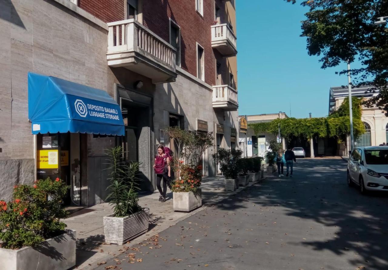 Express Traveller's Iii Front Station Fs Parking Privato Parma