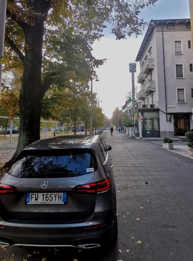 Express Traveller's Iii Front Station Fs Parking Privato Parma