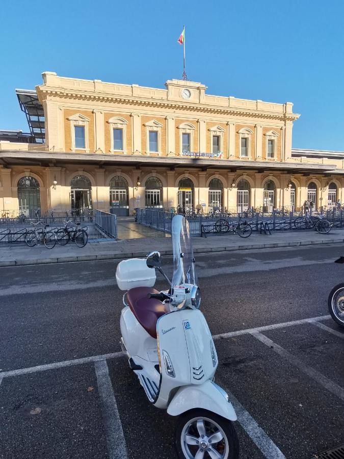 Express Traveller's Iii Front Station Fs Parking Privato *