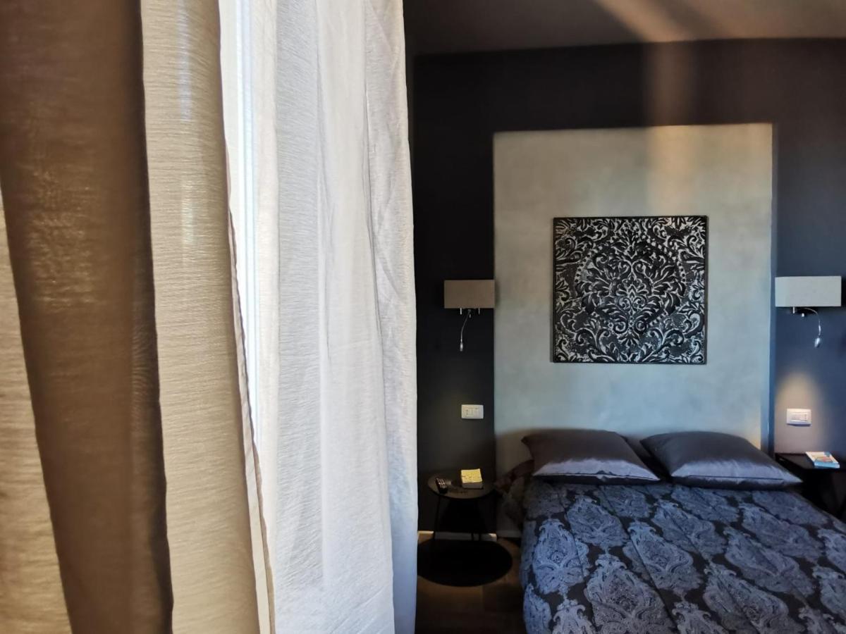Express Traveller's Iii Front Station Fs Parking Privato Apartemen Parma