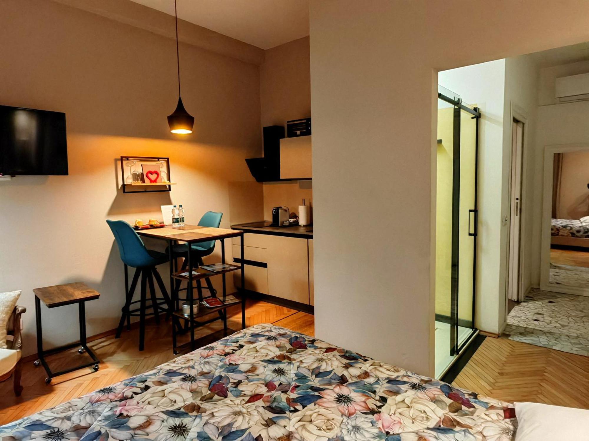 Express Traveller's Iii Front Station Fs Parking Privato Apartemen